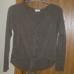 LONG SLEEVED OLIVE GREEN BUTTON V-NECK